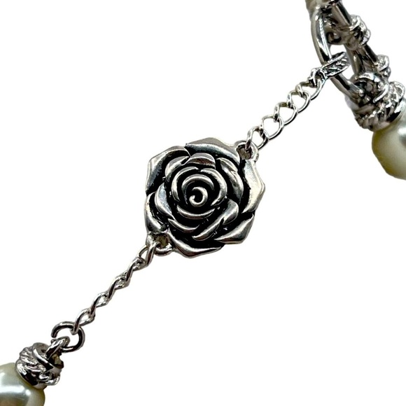 Elegant Faux Pearl Necklace & Bracelet Set With Rose Clasp - Picture 5 of 7